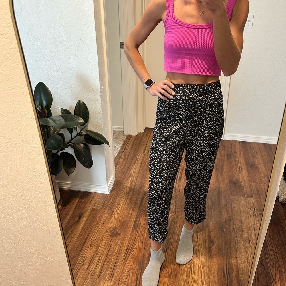 🌟SALE🌟 Loft silky pants with floral design​​​​​​